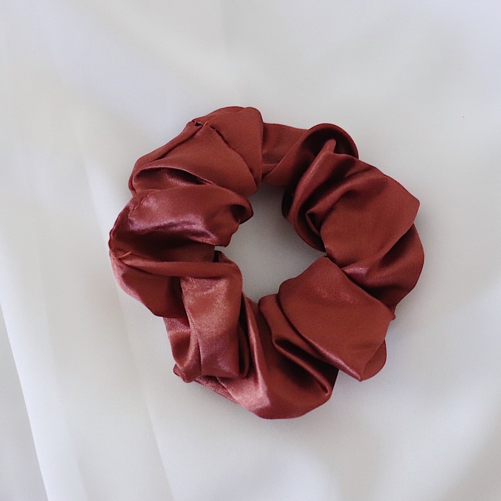 Small Satin scrunchie in reddish brown